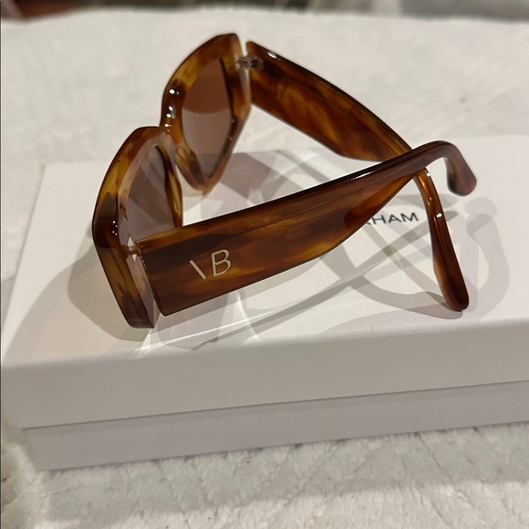 NWT Victoria Beckham Striped Blonde Havana Tinted Sunglasses Model: VB670S 223 - Picture 3 of 8